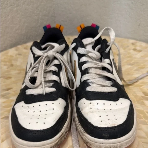 Nike Black and White Sneakers Classic Low-Top Design 3.5 y - Picture 5 of 14